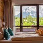 Alpennest Otel 3*