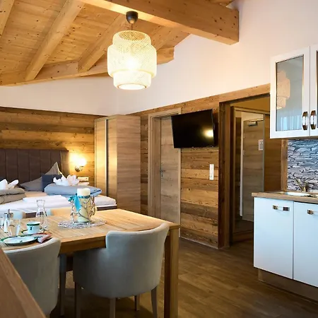 Alpennest - Mountain Hideaway In