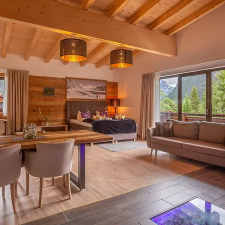 Otel Alpennest - Mountain Hideaway In