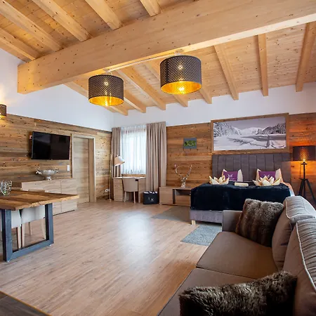 Otel Alpennest - Mountain Hideaway In